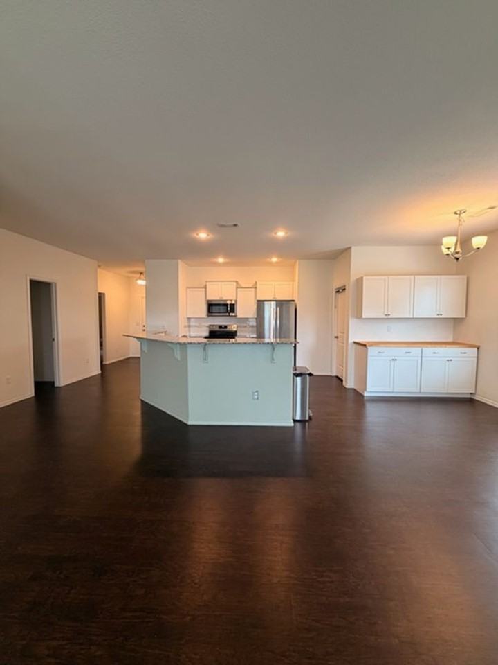 691 Morningside Dr - Photo 3 of 31
