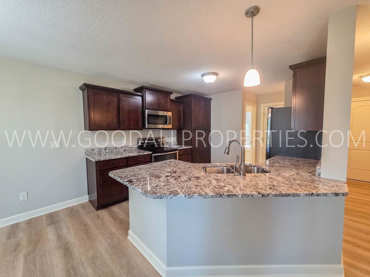 885 Northview Dr - Photo 3 of 24