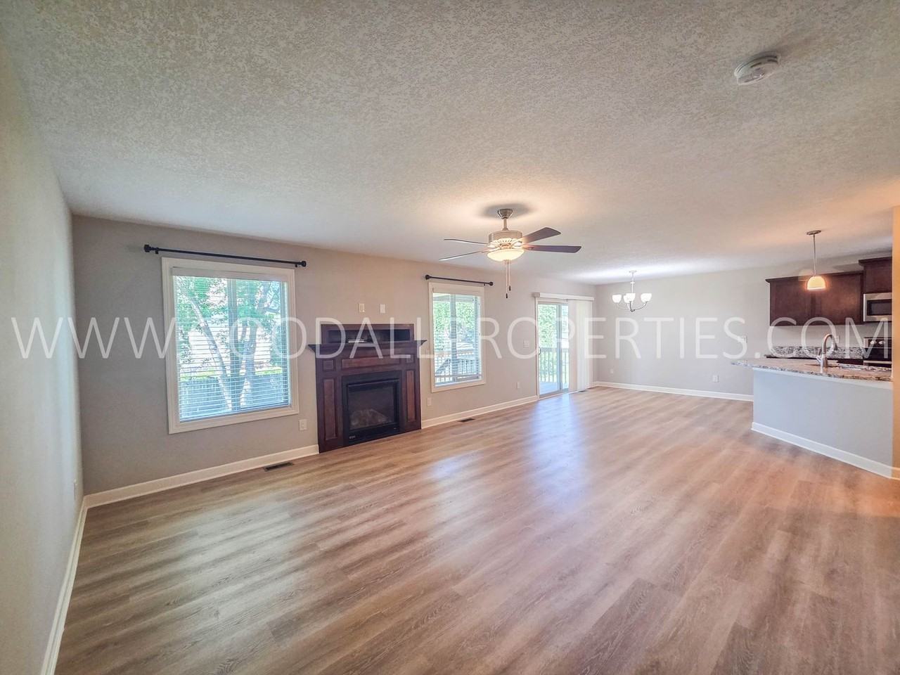 885 Northview Dr - Photo 4 of 24