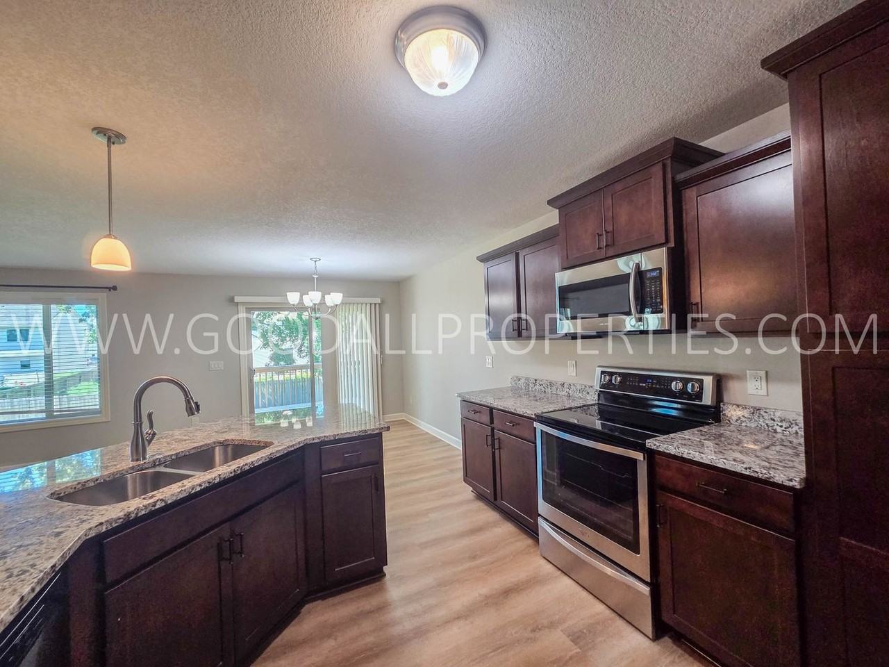 885 Northview Dr - Photo 5 of 24