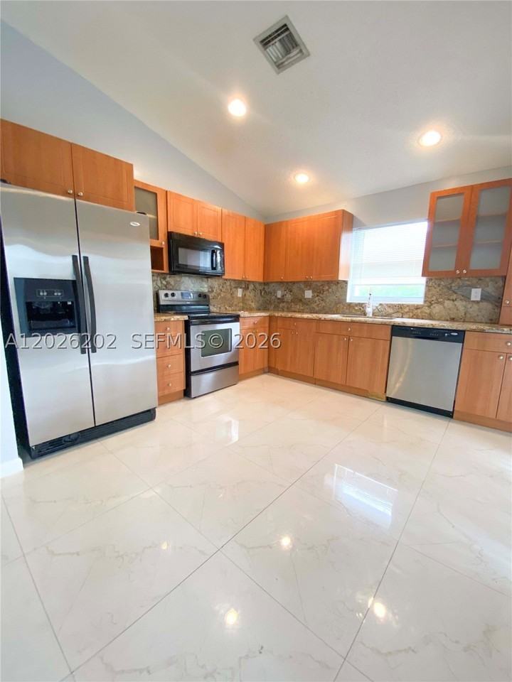 487 Se 20th Dr - Photo 4 of 11