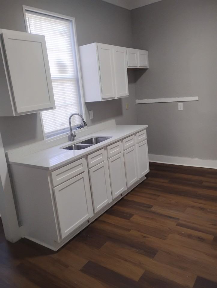 1105 Azalia St #1 - Photo 3 of 6