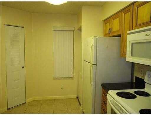 1005 Coral Club Dr #1005 - Photo 4 of 7