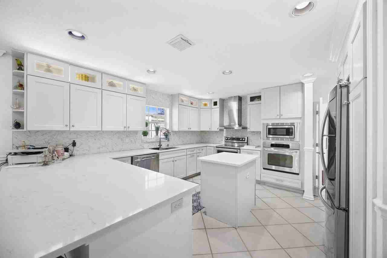 6934 Grapeview Blvd - Photo 7 of 50