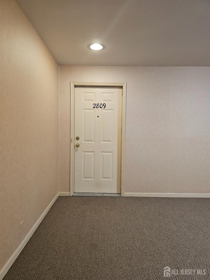 2809 Ridgefield Ct - Photo 2 of 38