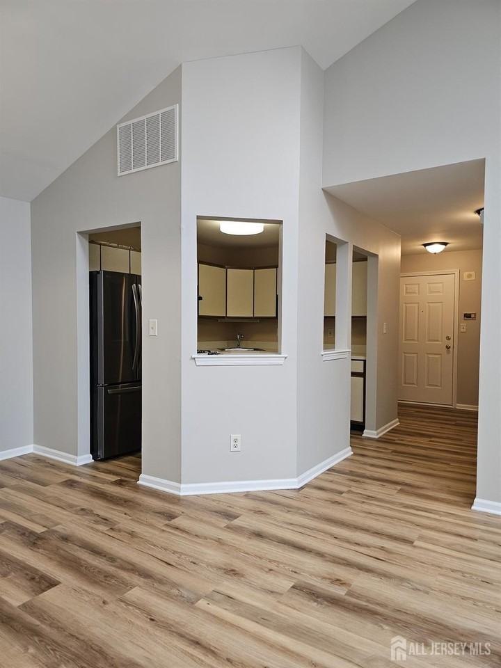 2809 Ridgefield Ct - Photo 3 of 38
