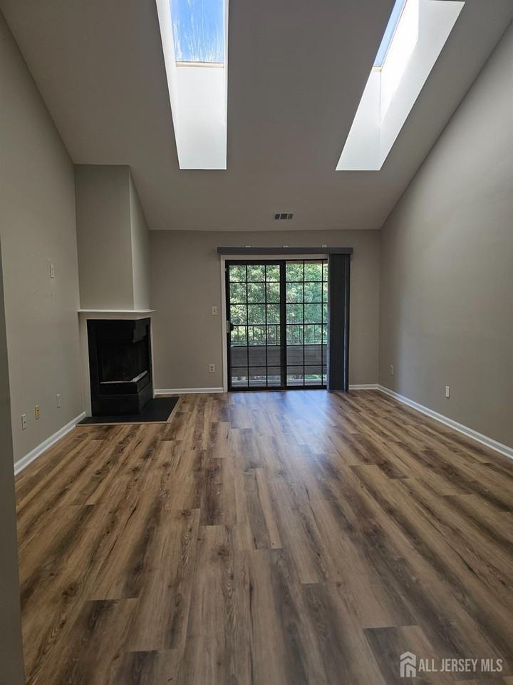 2809 Ridgefield Ct - Photo 4 of 38
