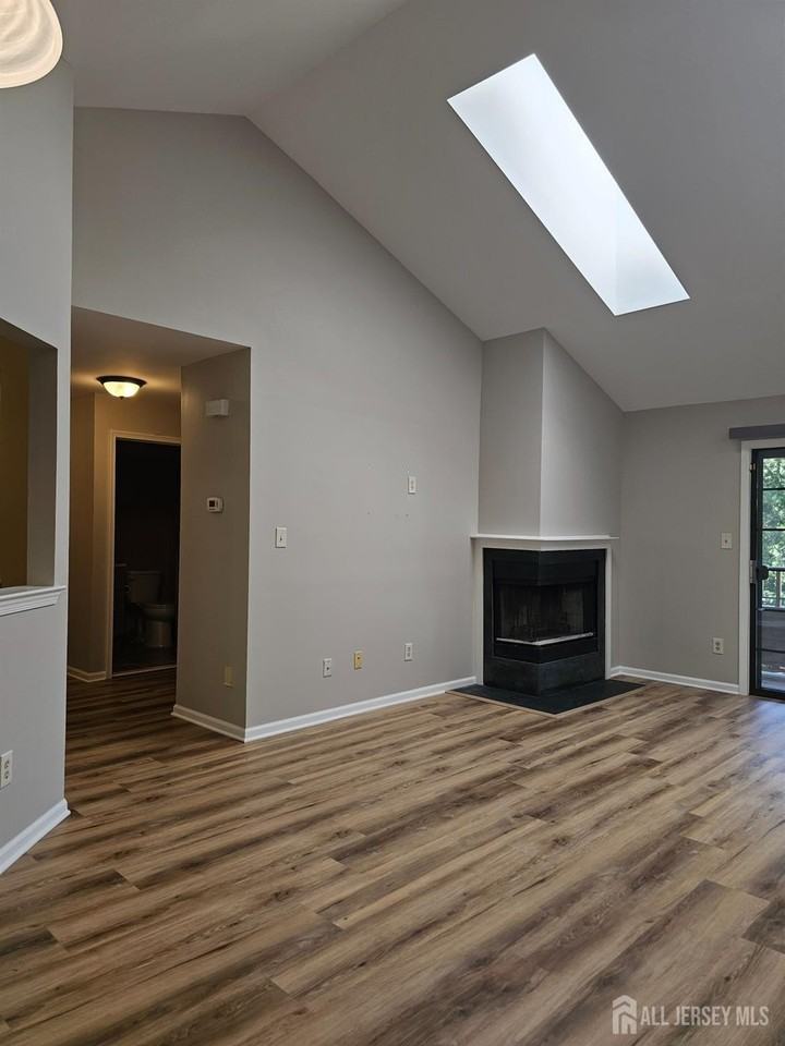 2809 Ridgefield Ct - Photo 6 of 38