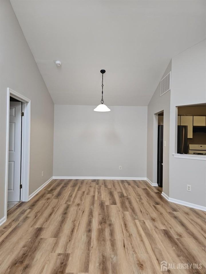2809 Ridgefield Ct - Photo 7 of 38