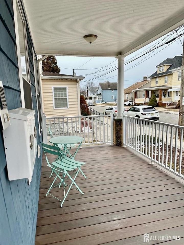 66 Atlantic St - Photo 3 of 26