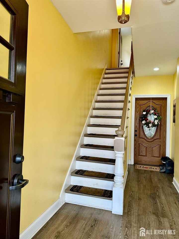 66 Atlantic St - Photo 4 of 26