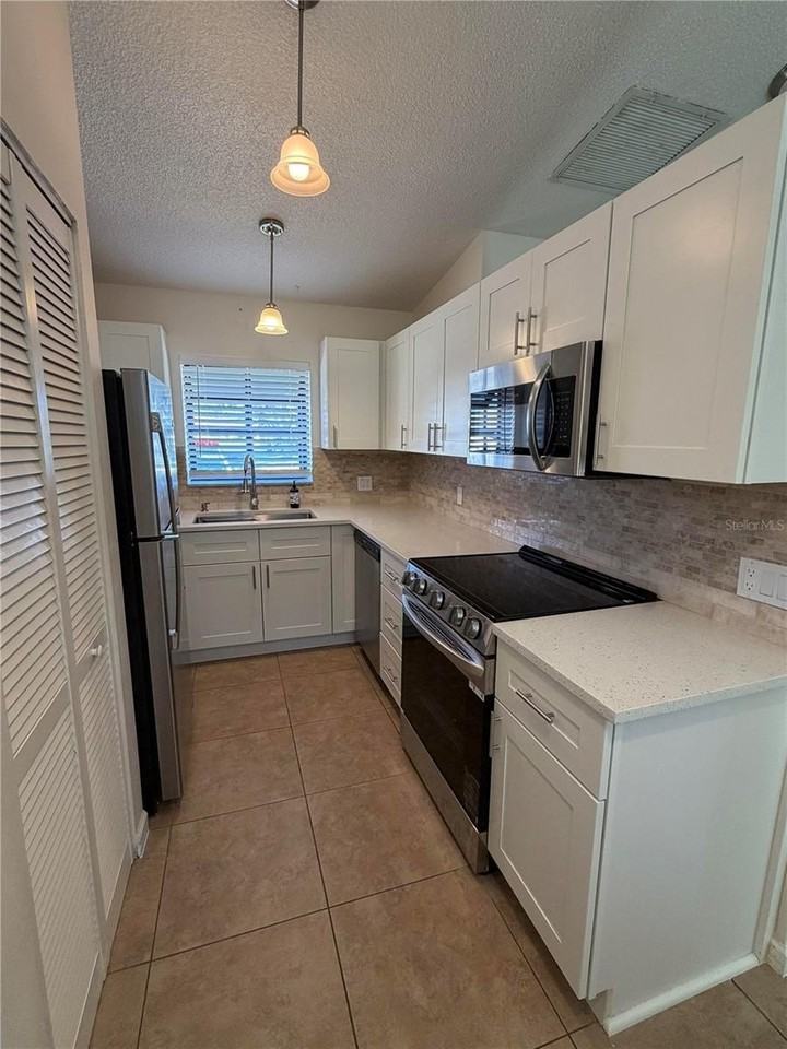 2926 63rd St W - Photo 4 of 20