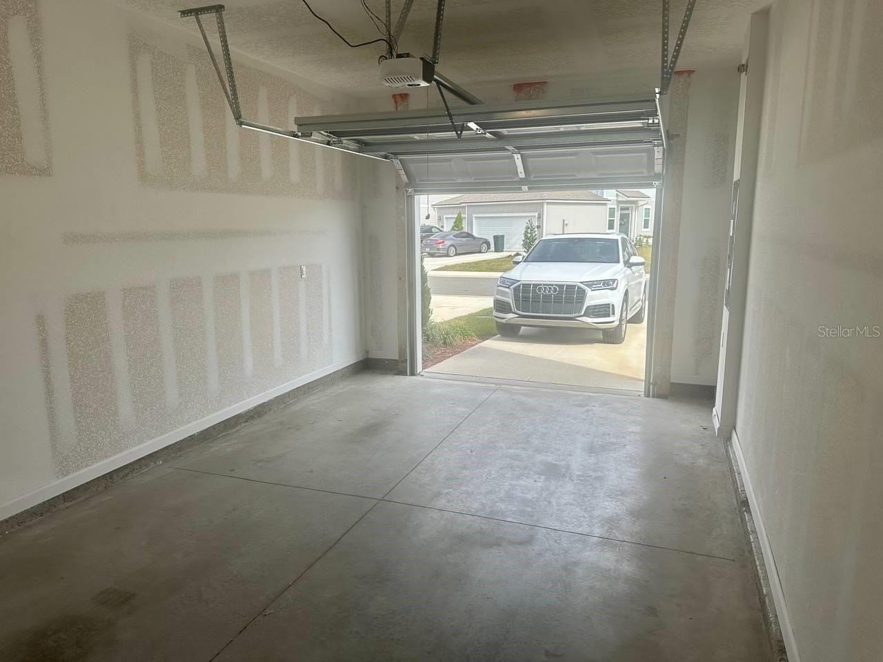 455 Redbud Rd - Photo 2 of 12