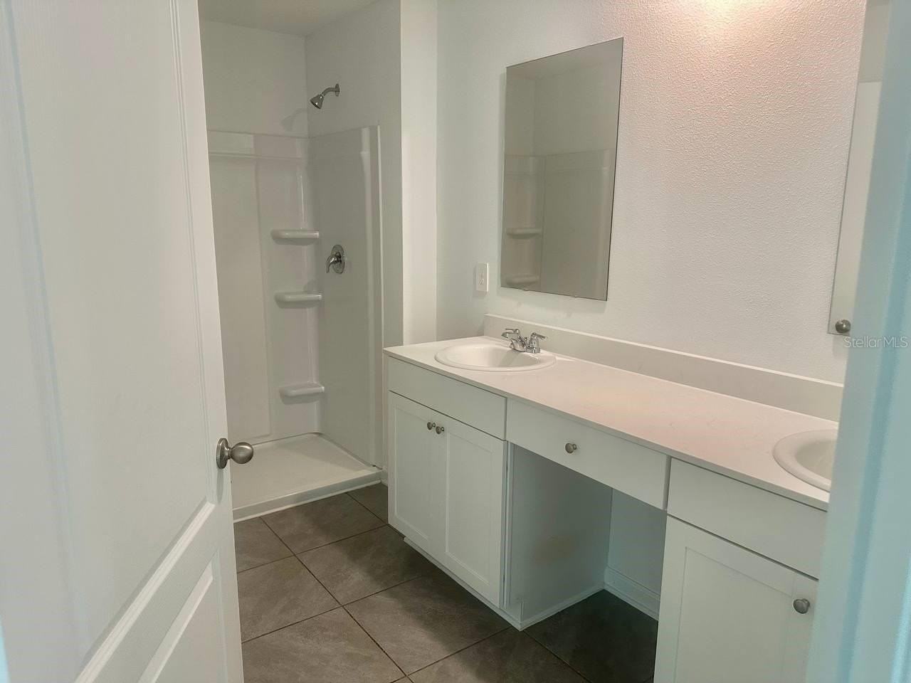 455 Redbud Rd - Photo 3 of 12