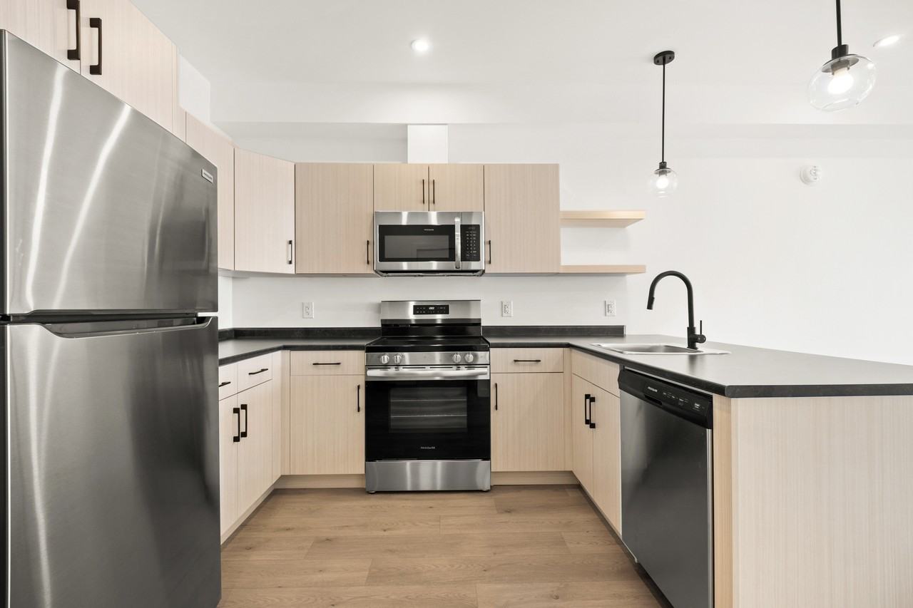 225 Peguis Street - Photo 6 of 16