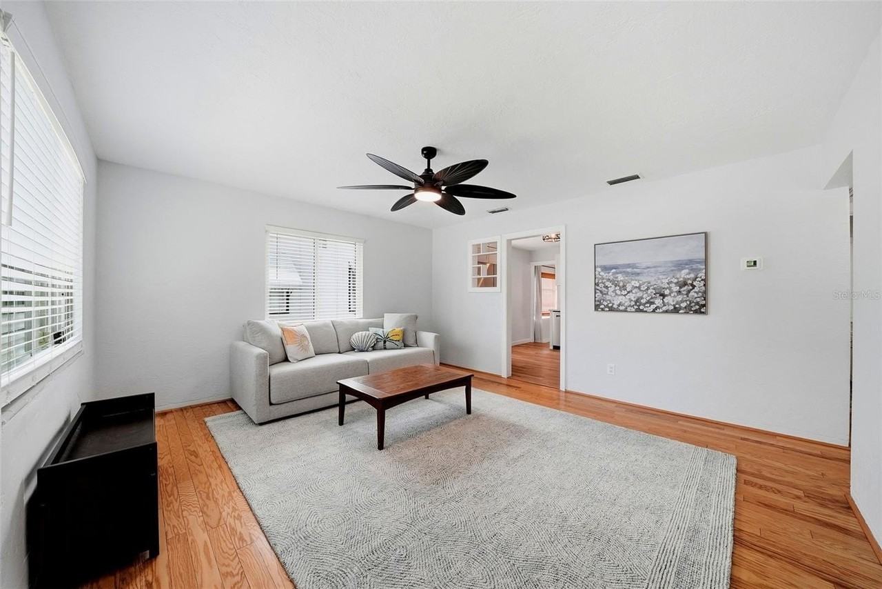 646 38th Ave N - Photo 4 of 32