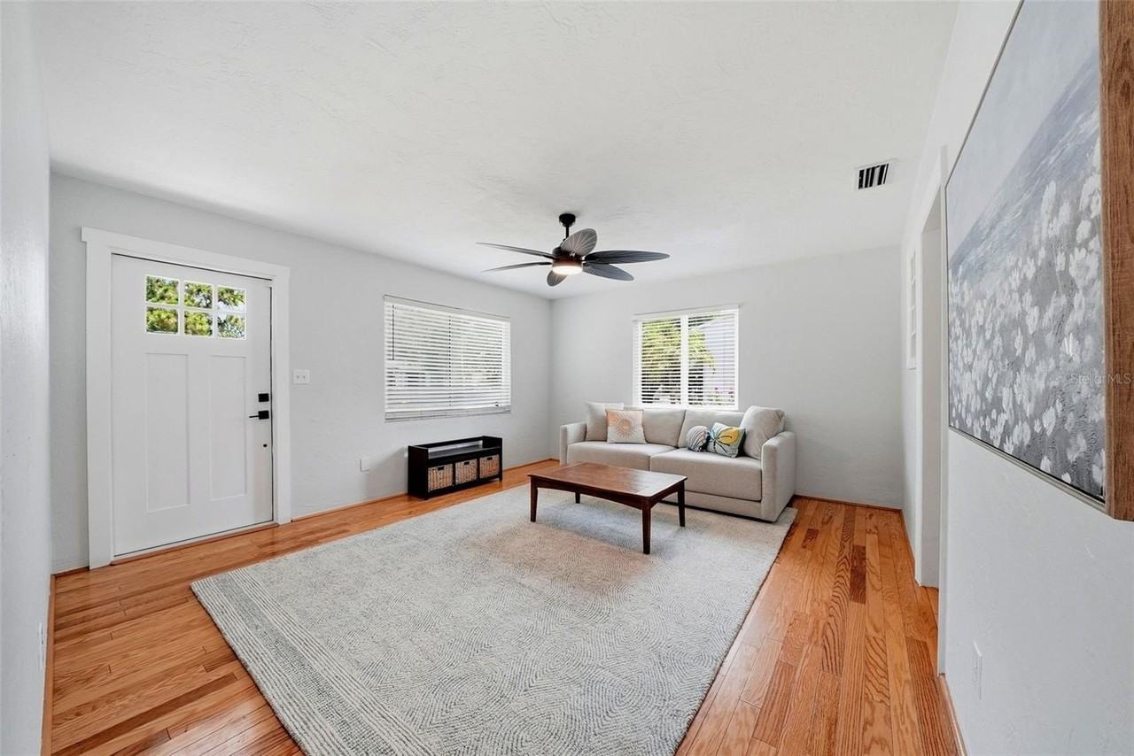 646 38th Ave N - Photo 5 of 32