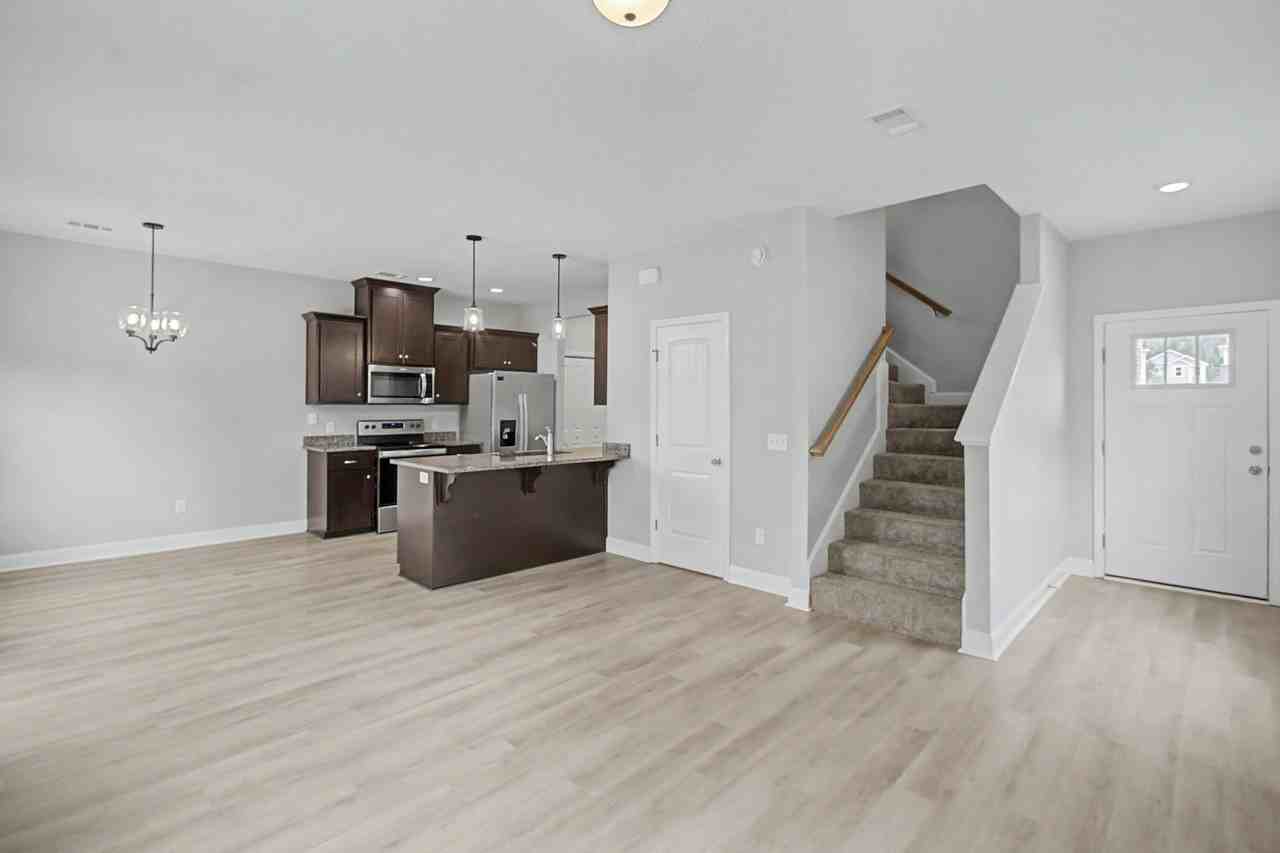 547 Fairview Cir #1 - Photo 3 of 33
