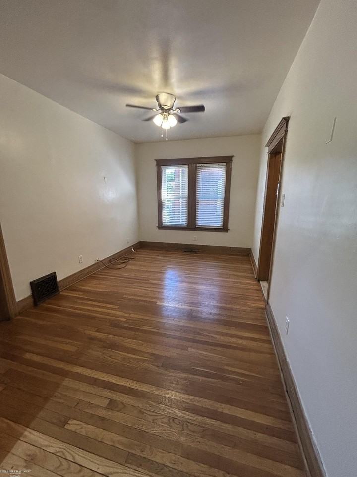 4766 Commonwealth St #1N - Photo 3 of 23