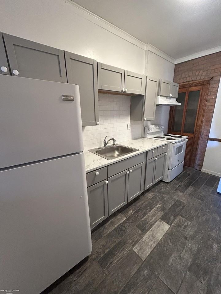 4766 Commonwealth St #1N - Photo 4 of 23