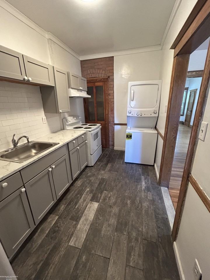 4766 Commonwealth St #1N - Photo 5 of 23