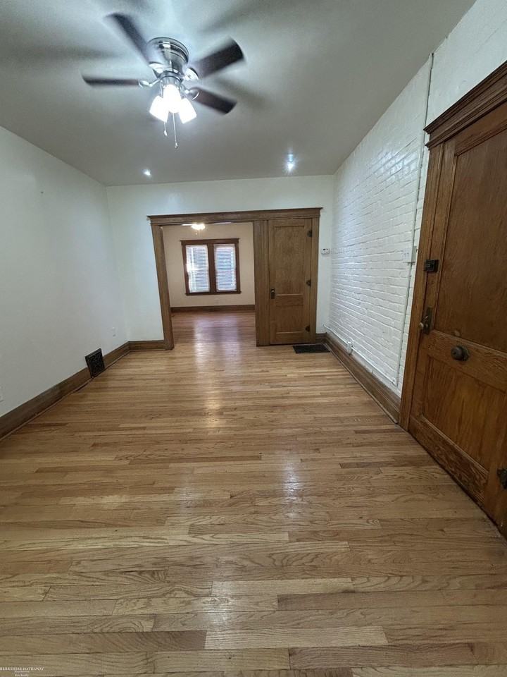 4766 Commonwealth St #1N - Photo 6 of 23