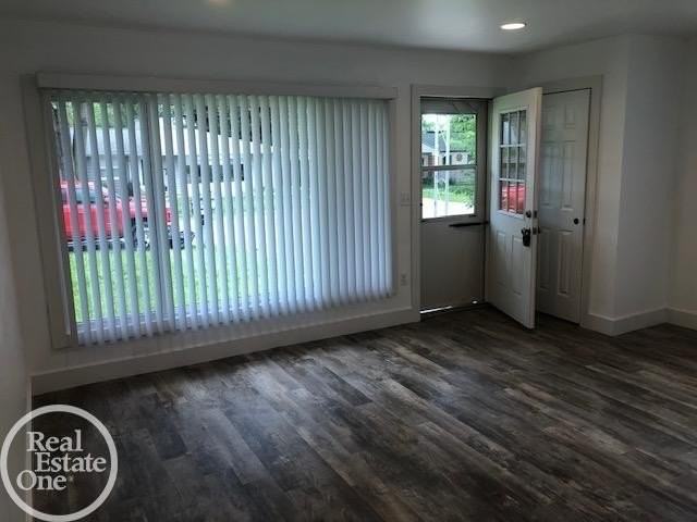 50799 Holt St - Photo 4 of 23