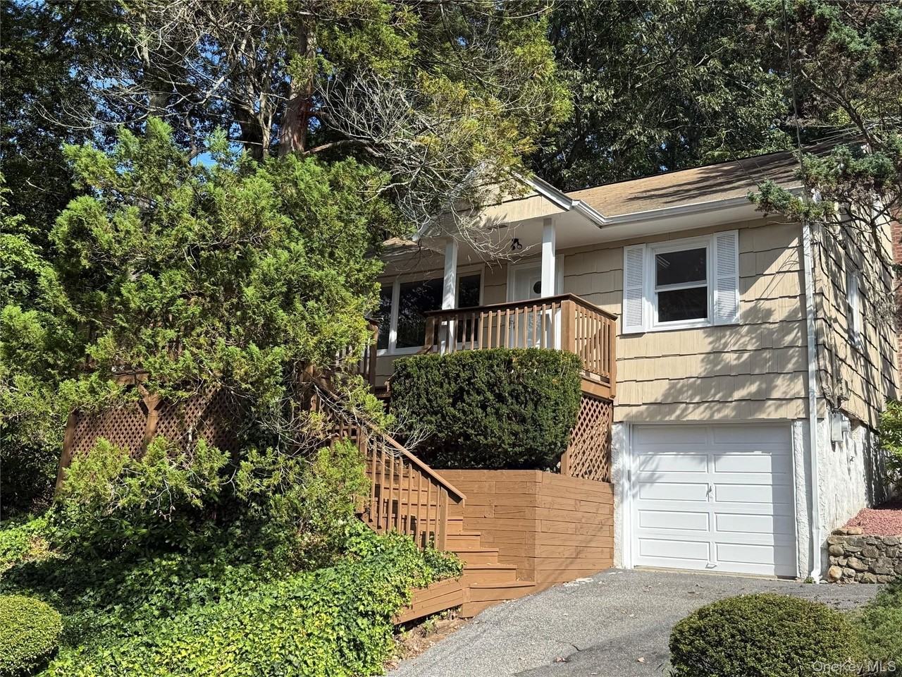 19 Cotswold Dr - Photo 2 of 20