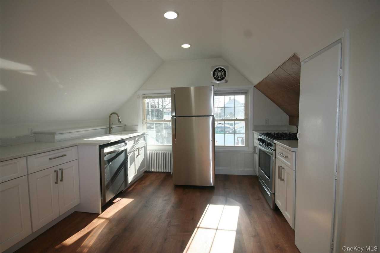 99 Centre Ave - Photo 4 of 17