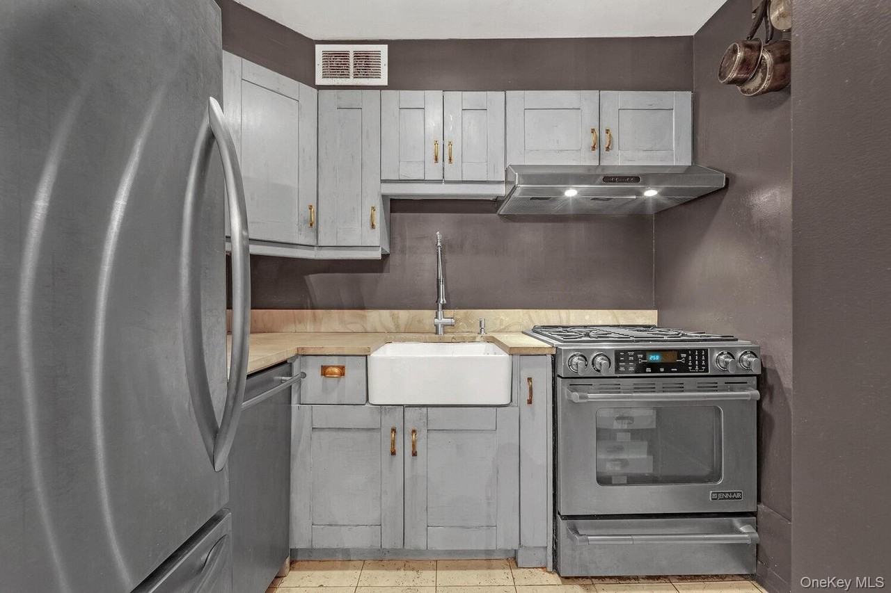 7 E 35th St #10F - Photo 3 of 10