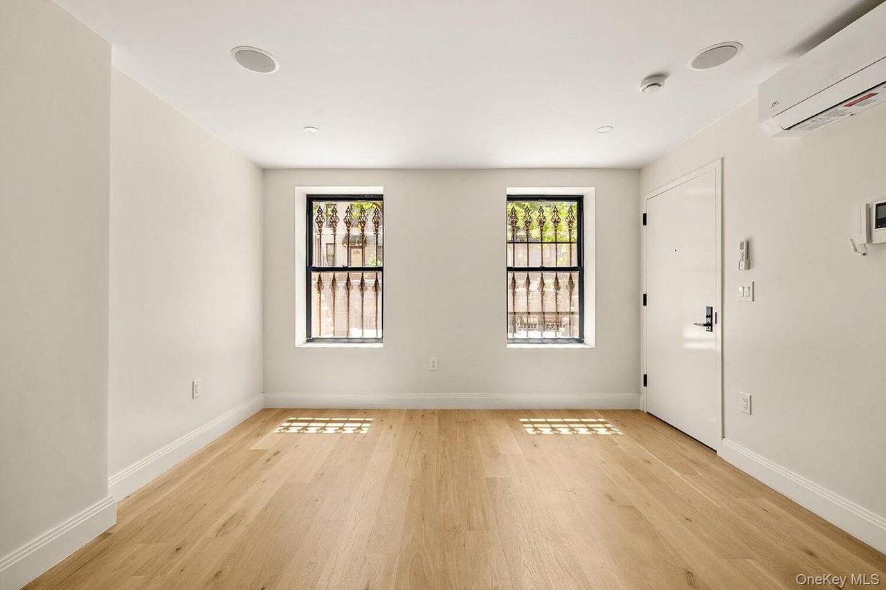 599 Van Buren St - Photo 2 of 8