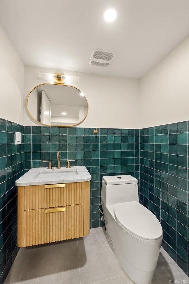 599 Van Buren St - Photo 3 of 8