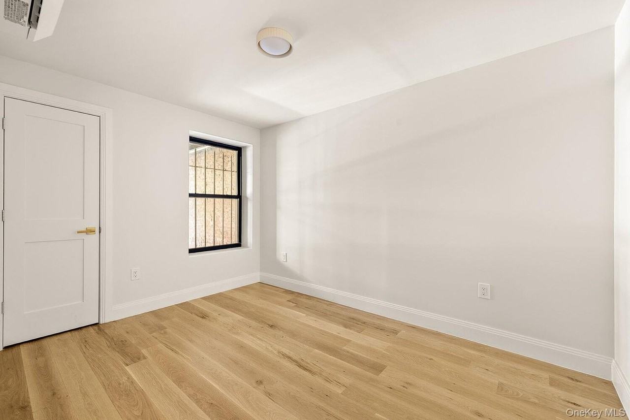 599 Van Buren St - Photo 4 of 8