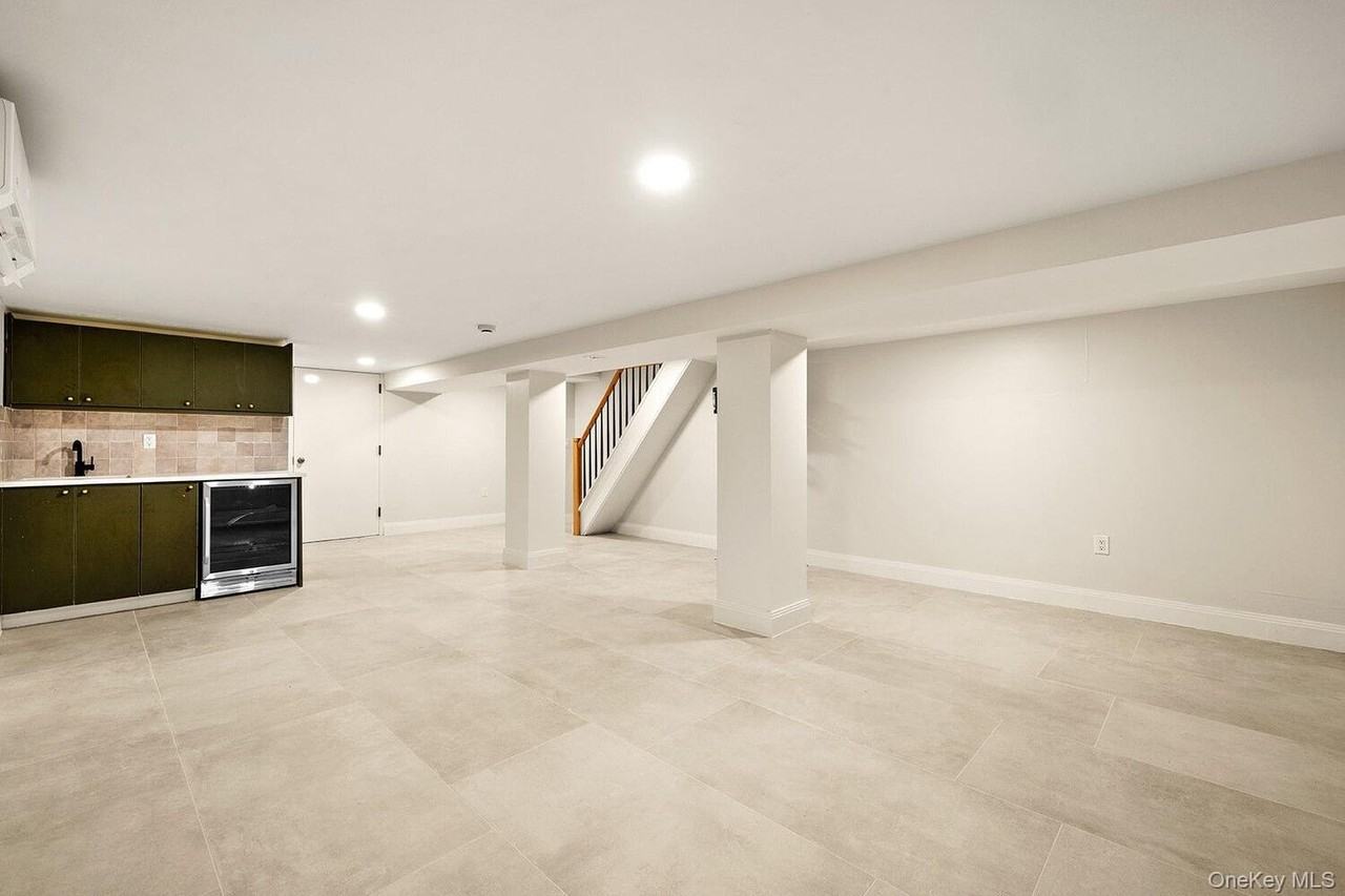 599 Van Buren St - Photo 7 of 8