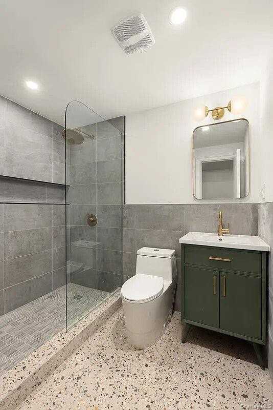 84 Moffat St #1 - Photo 6 of 8