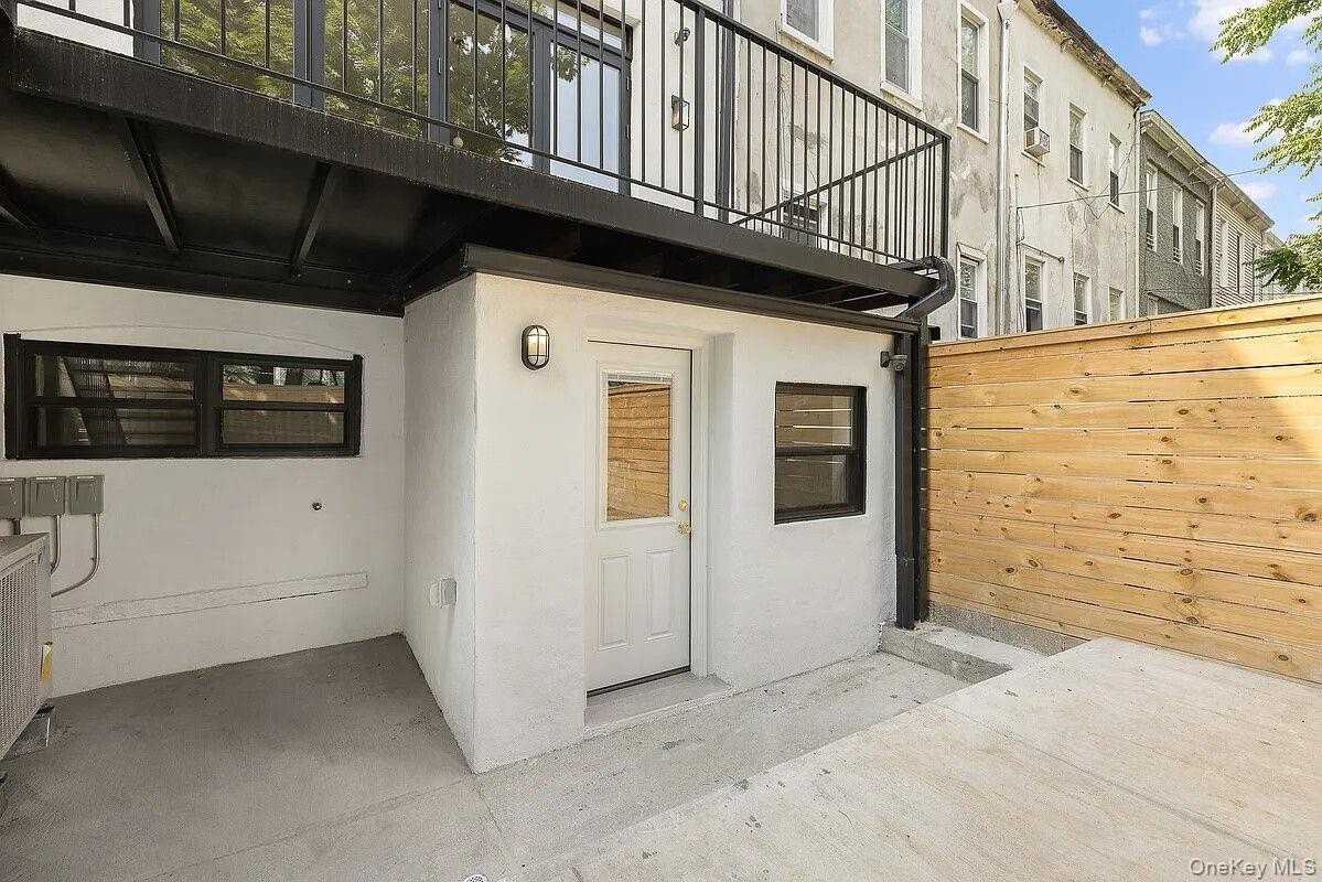 84 Moffat St #1 - Photo 7 of 8