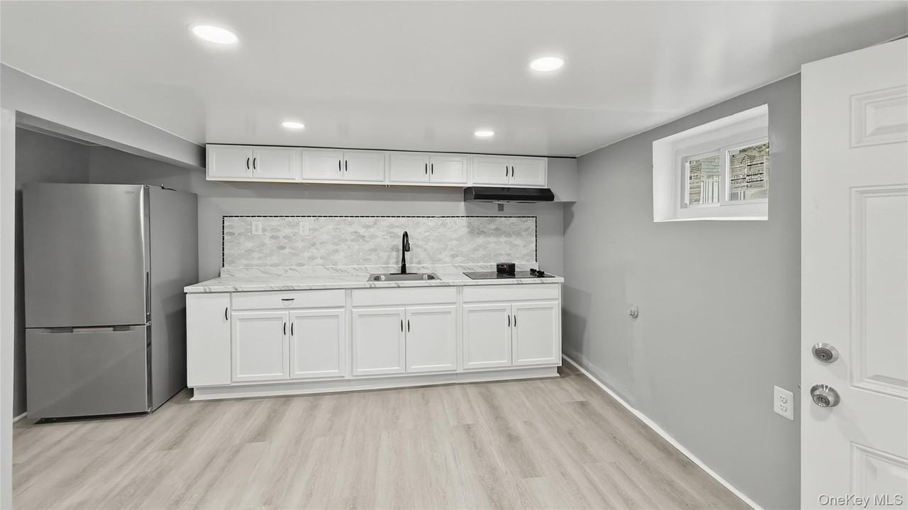 429 S 3rd Ave - Photo 3 of 14
