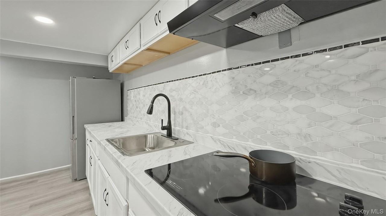 429 S 3rd Ave - Photo 4 of 14