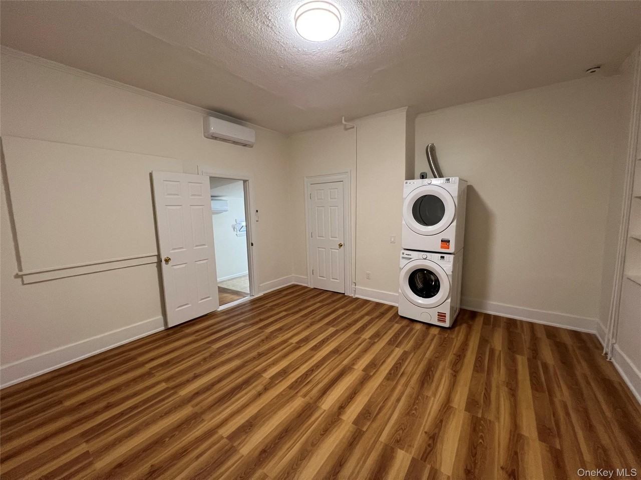 78 Bayville Ave #C - Photo 4 of 8