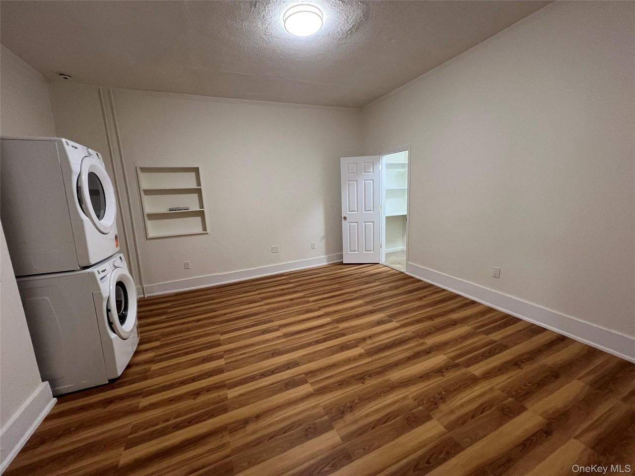 78 Bayville Ave #C - Photo 5 of 8