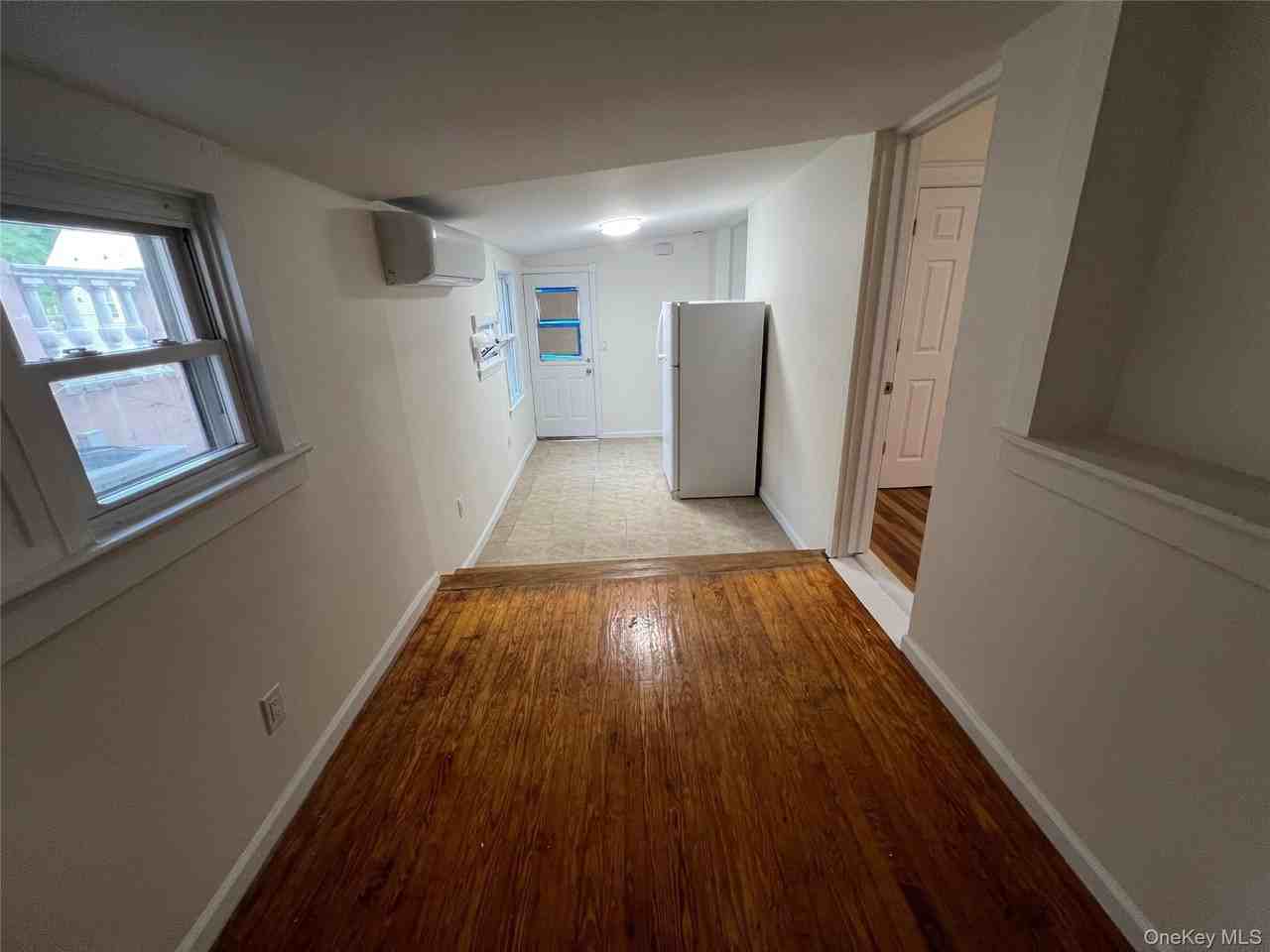 78 Bayville Ave #C - Photo 7 of 8