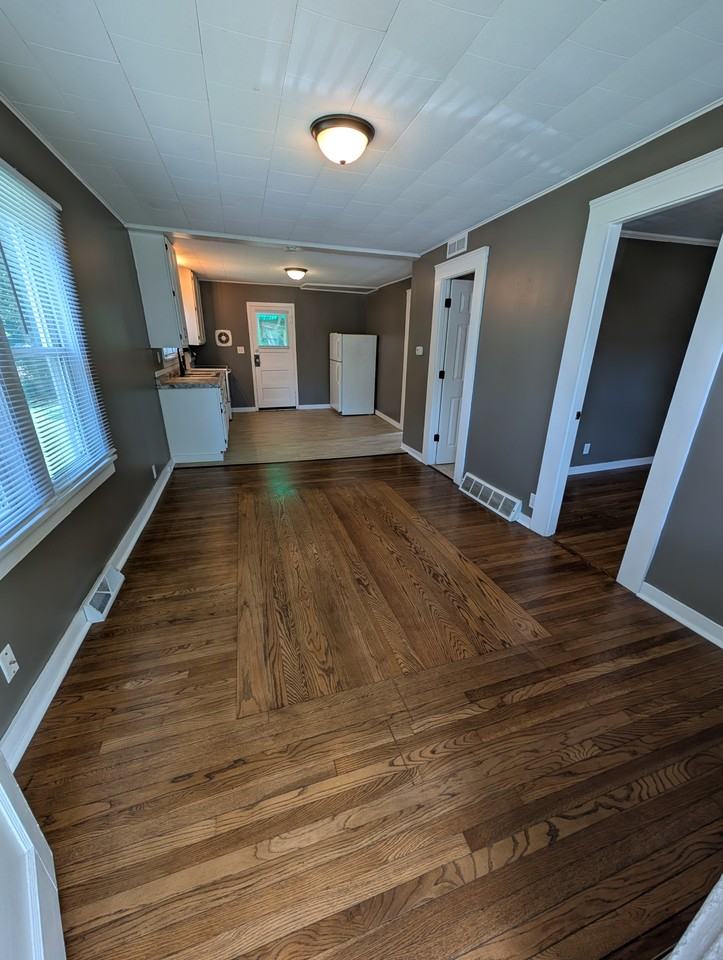 413 E Cherry St - Photo 4 of 17