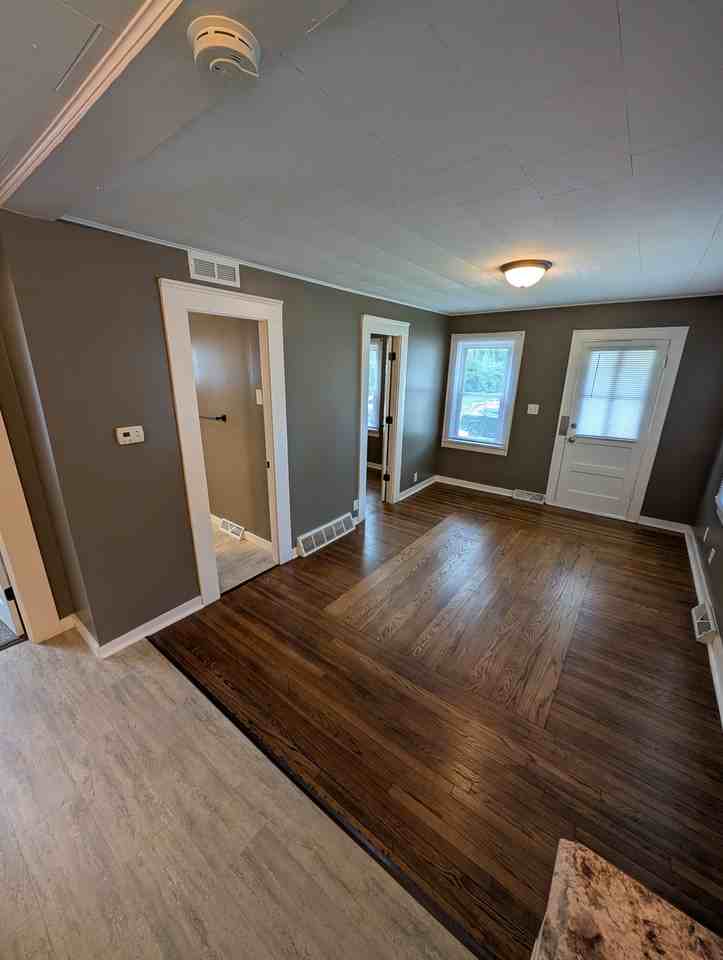 413 E Cherry St - Photo 5 of 17