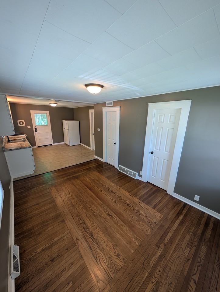 413 E Cherry St - Photo 6 of 17