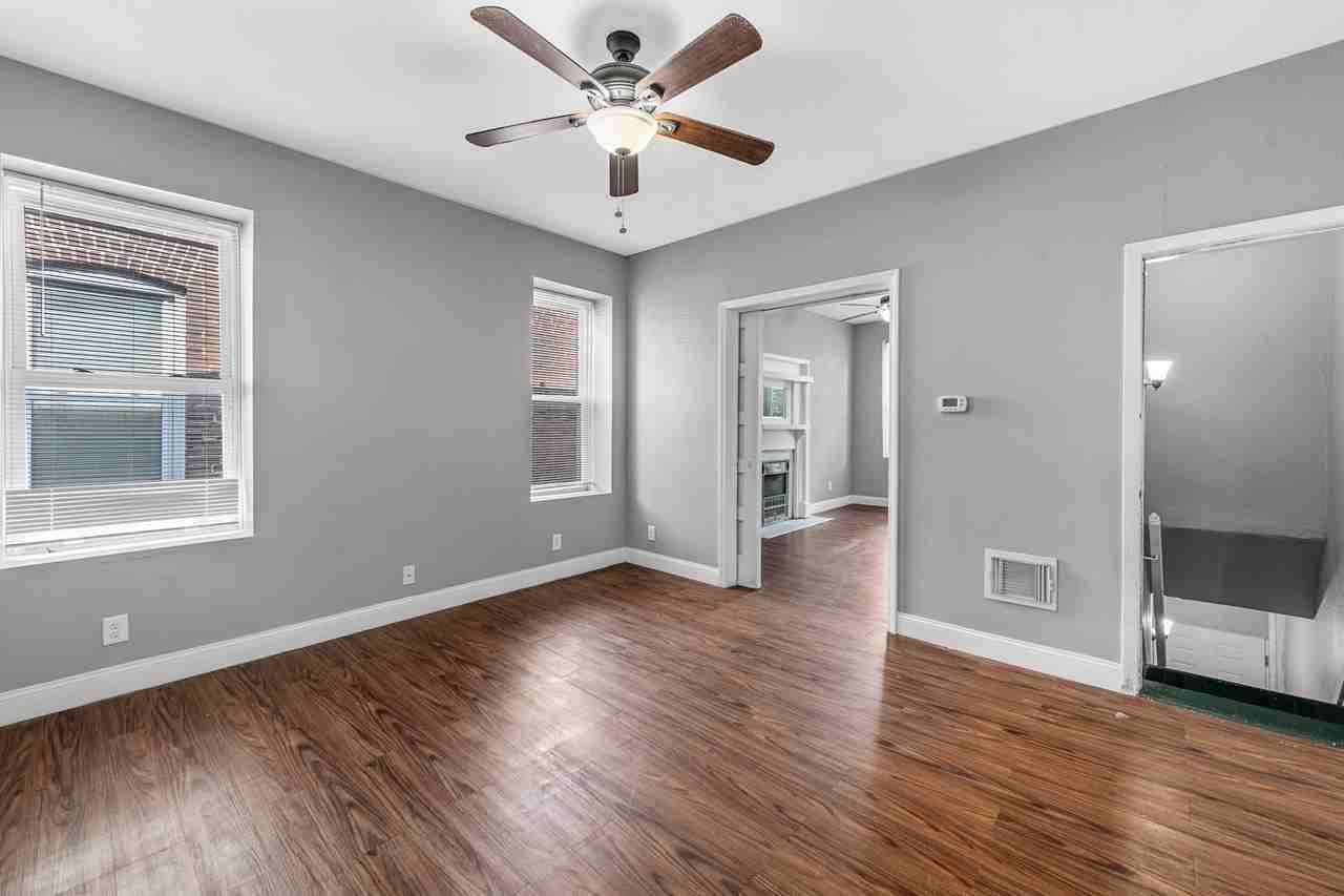 4922 Wise Ave #4922-2F - Photo 7 of 17