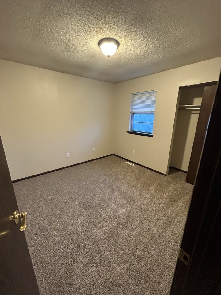 808 Dondee Dr - Photo 2 of 7