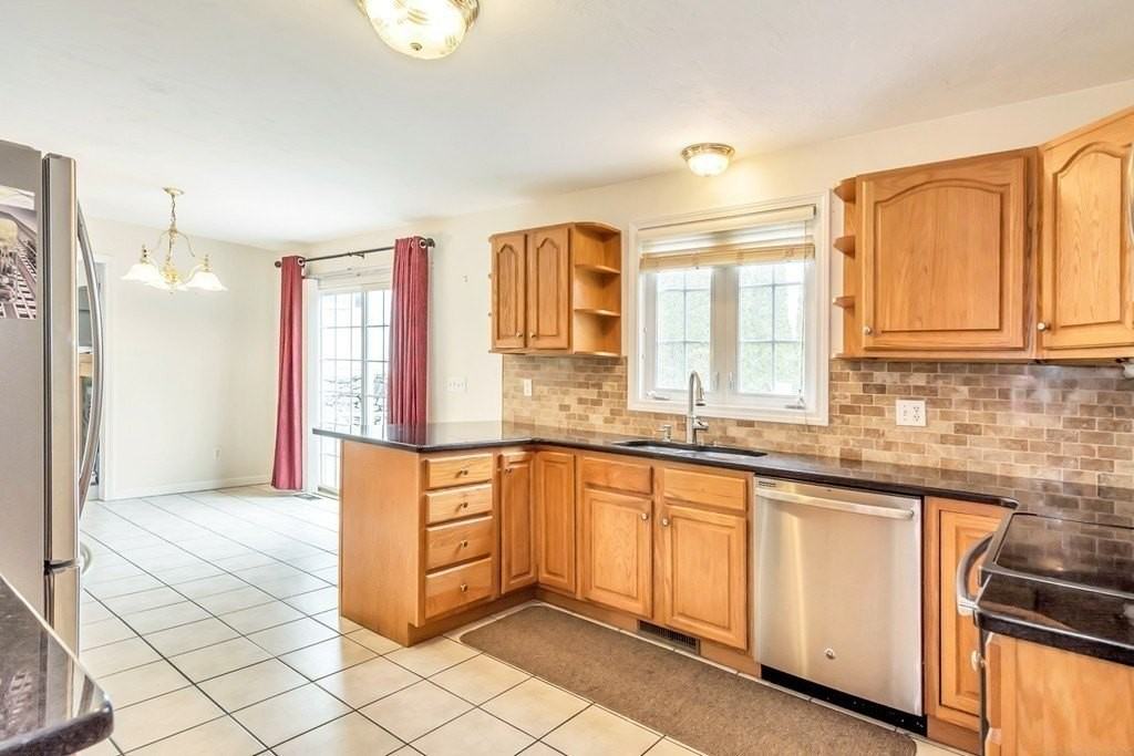 469 Walnut St - Photo 3 of 3