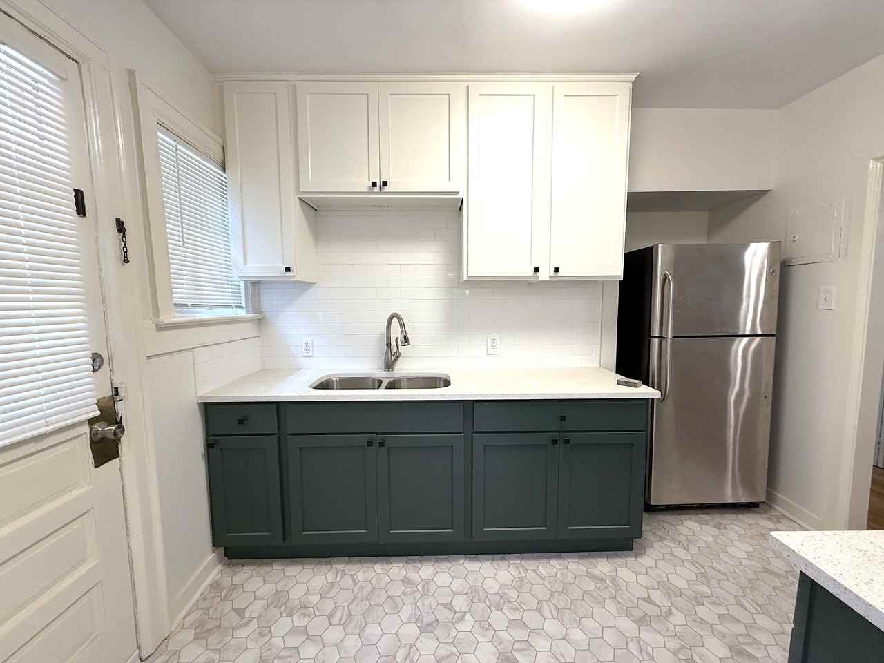 807 E Edgemont Ave #1 - Photo 5 of 17