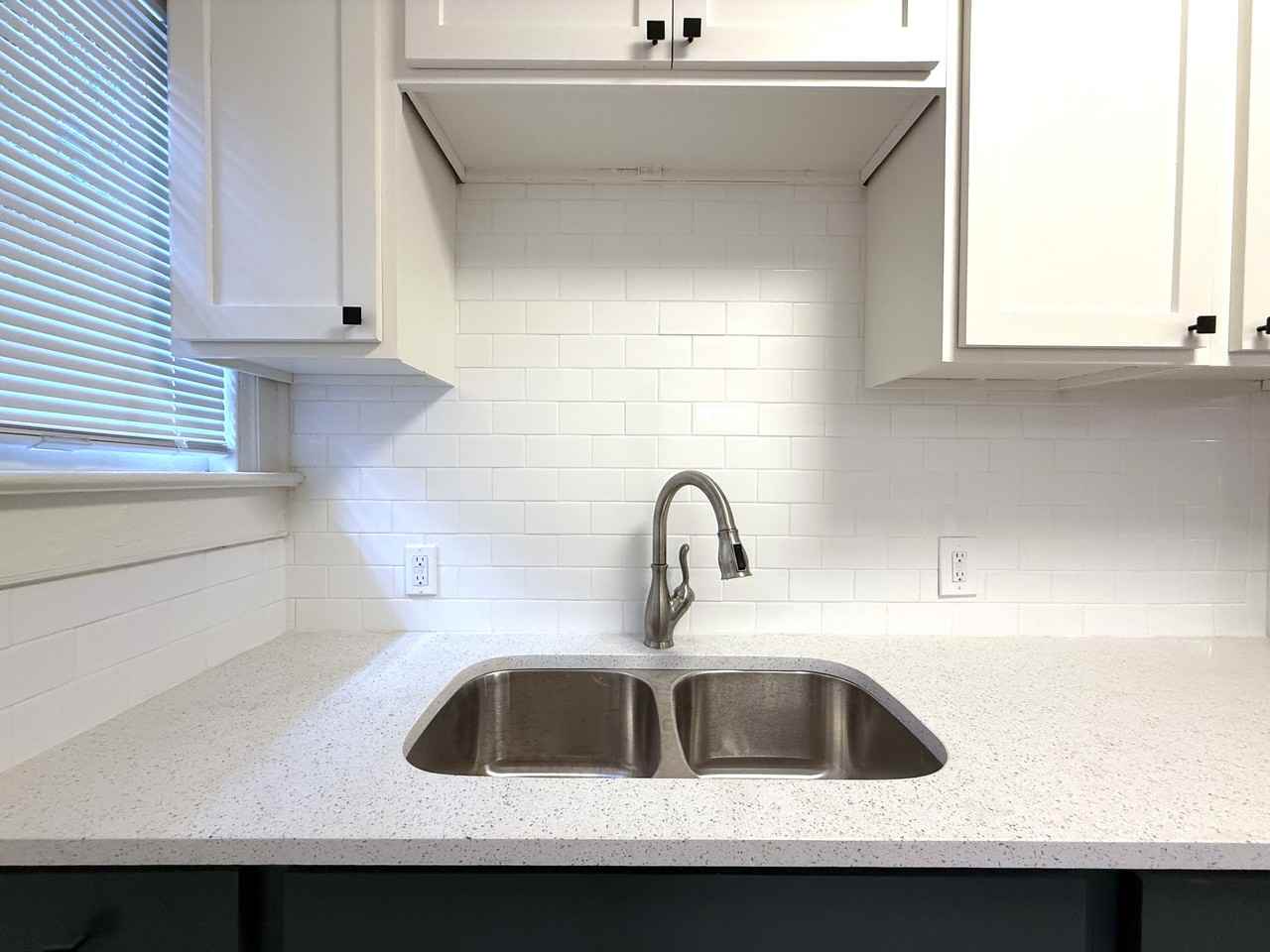 807 E Edgemont Ave #1 - Photo 6 of 17