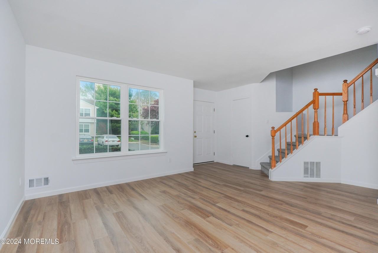 27 Karen Dr - Photo 4 of 27